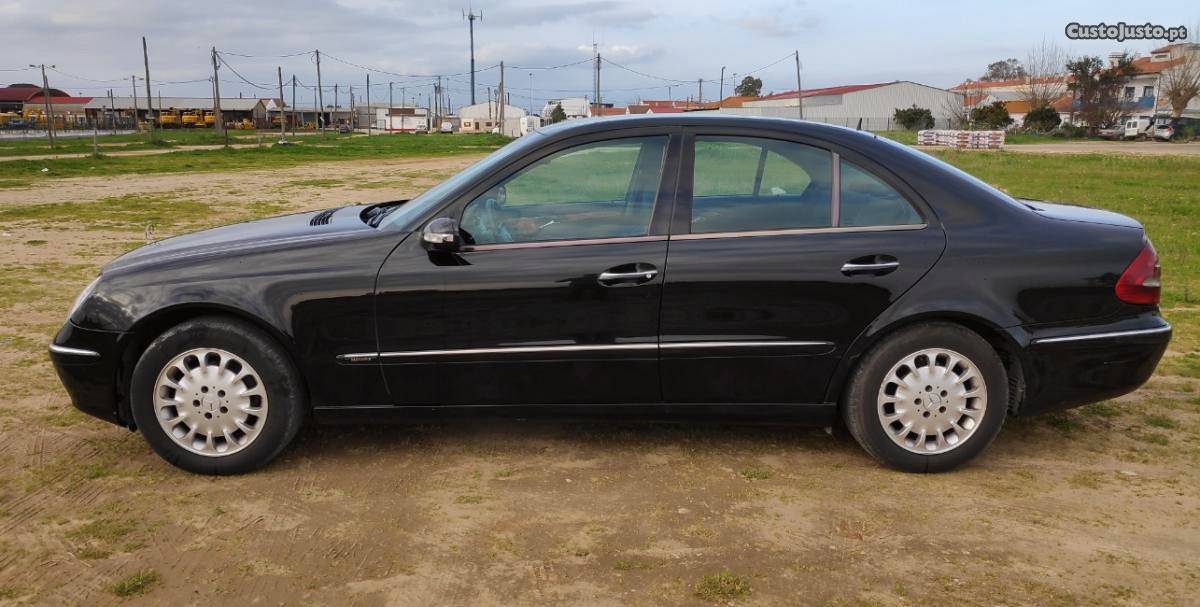 Mercedes-Benz E 220 Elegance Maio/02 - à venda - Ligeiros