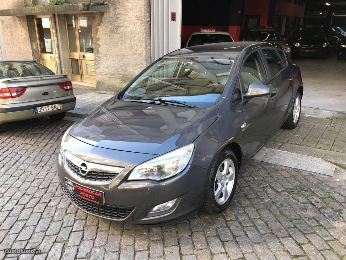 Opel Astra 1.3 CDTI 85cv GPS Julho/11 - à venda - Ligeiros