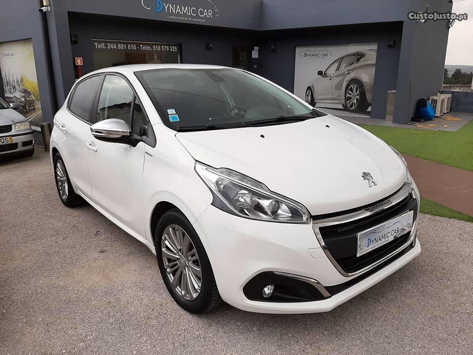 Peugeot  Style PureTech Março/18 - à venda -