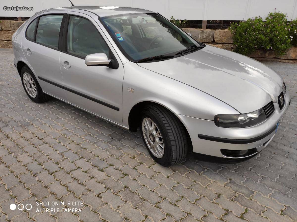 Seat Leon km Março/02 - à venda - Comerciais / Van,