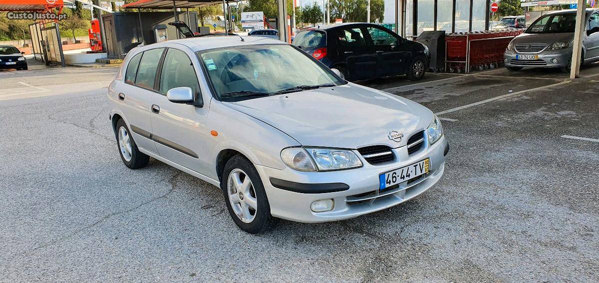 Nissan Almera 5 portas Maio/02 - à venda - Ligeiros