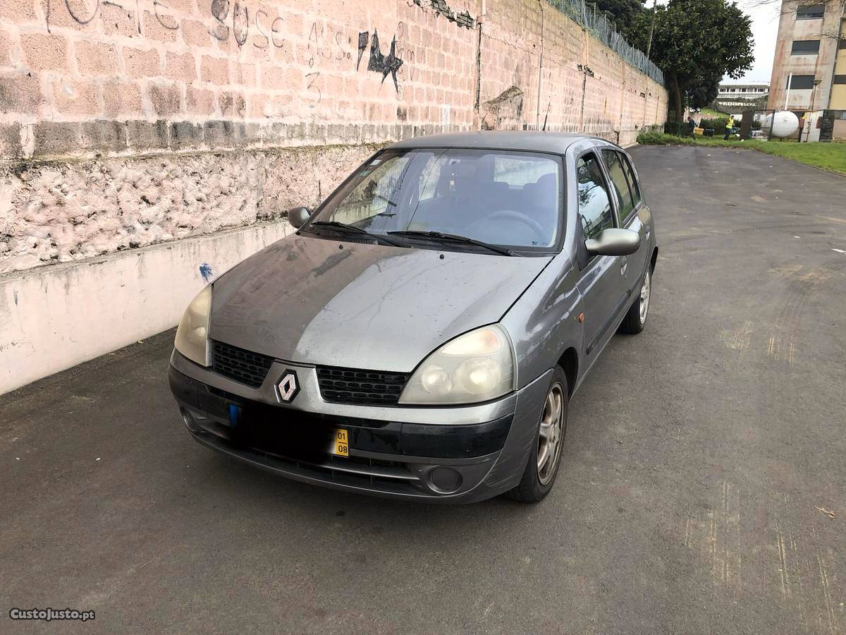 Renault Clio 1.2 cc 16V Agosto/01 - à venda - Ligeiros