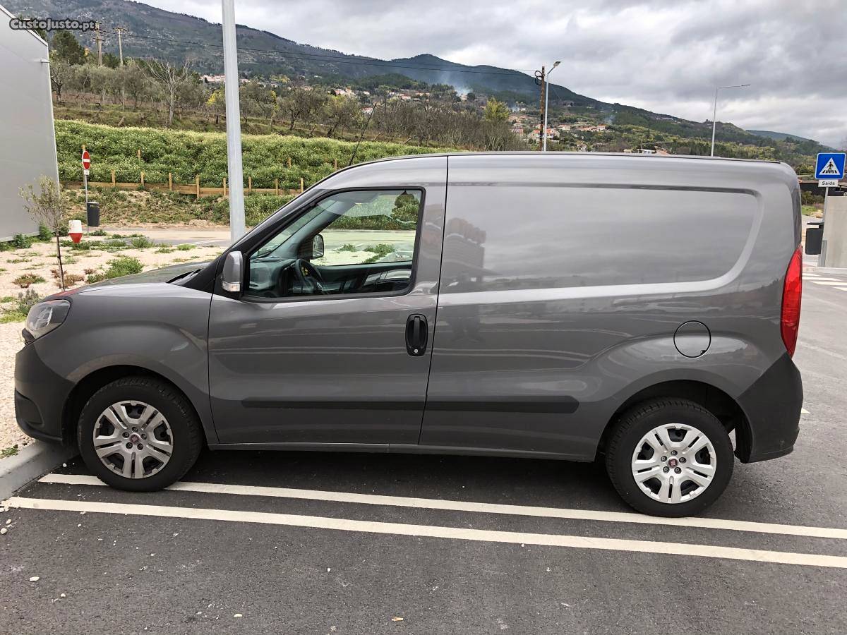 Fiat Doblo Junho/19 - à venda - Comerciais / Van, Castelo