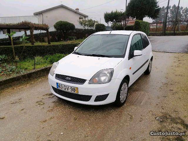 Ford Fiesta 1.4 tdci Dezembro/09 - à venda - Comerciais /