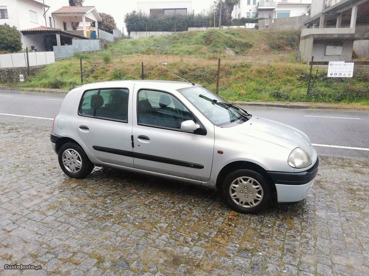 Renault Clio 1.2 RN Outubro/00 - à venda - Ligeiros