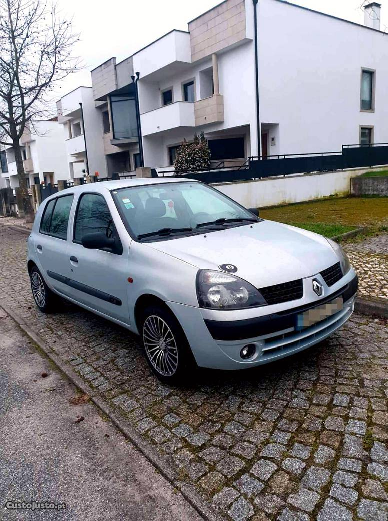 Renault Clio v Empecavel Maio/02 - à venda - Ligeiros