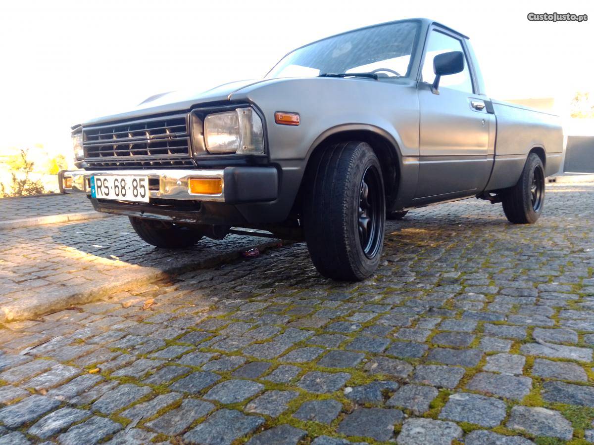 Toyota Hilux Ln40 Julho/83 - à venda - Monovolume / SUV,