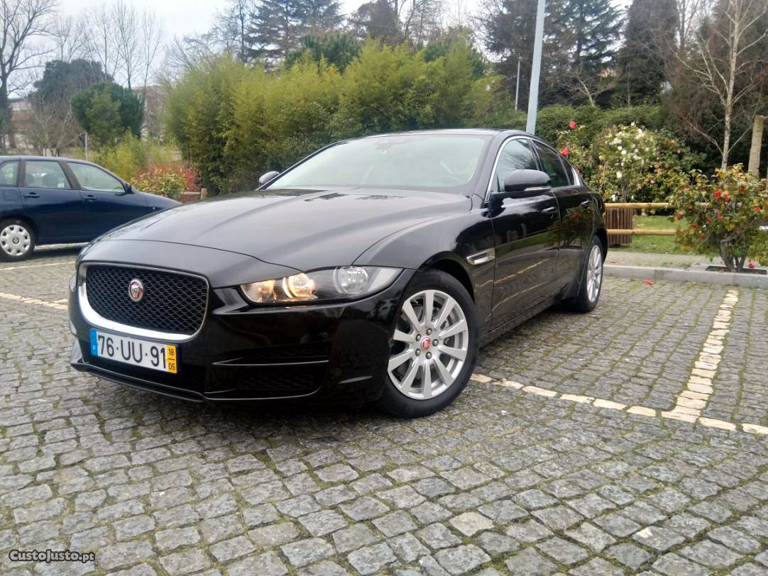 Jaguar XE 2.0 D Prestige Maio/18 - à venda - Ligeiros