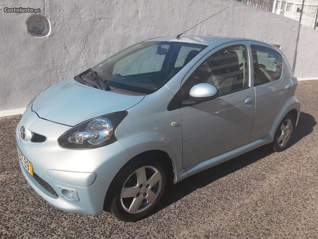 Toyota Aygo 1.0 Plus Julho/06 - à venda - Ligeiros