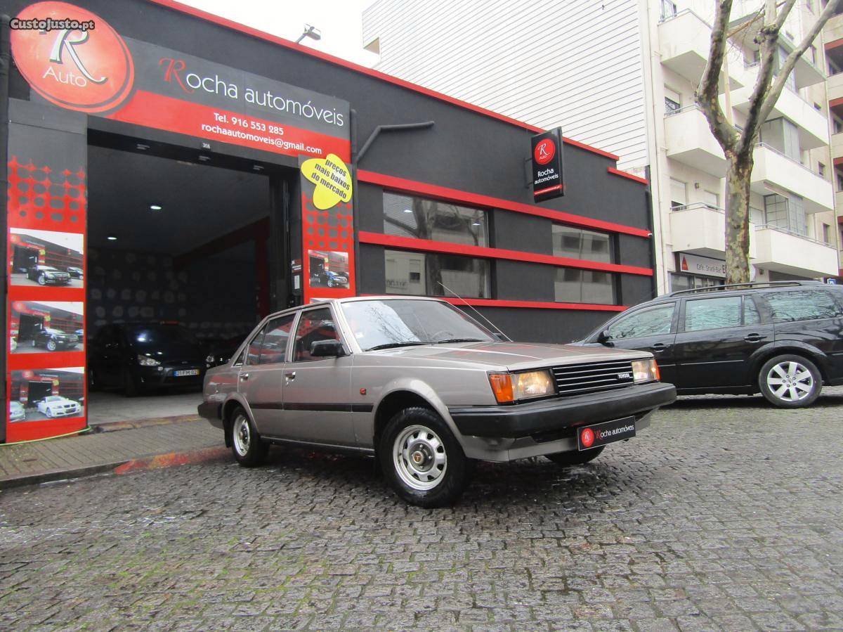 Toyota Carina 1.6 DX Março/83 - à venda - Ligeiros
