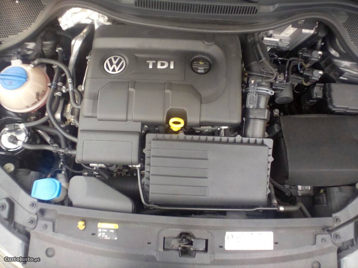 VW Polo Trendline Abril/15 - à venda - Ligeiros