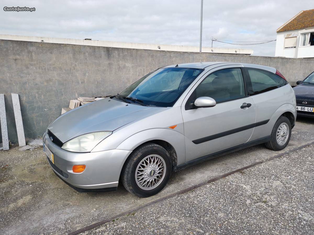 Ford Focus 1.8 TDdi 90Cv AC Outubro/01 - à venda -