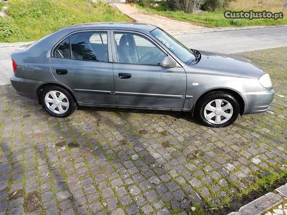 Hyundai Accent 1.3 GLS Maio/04 - à venda - Ligeiros