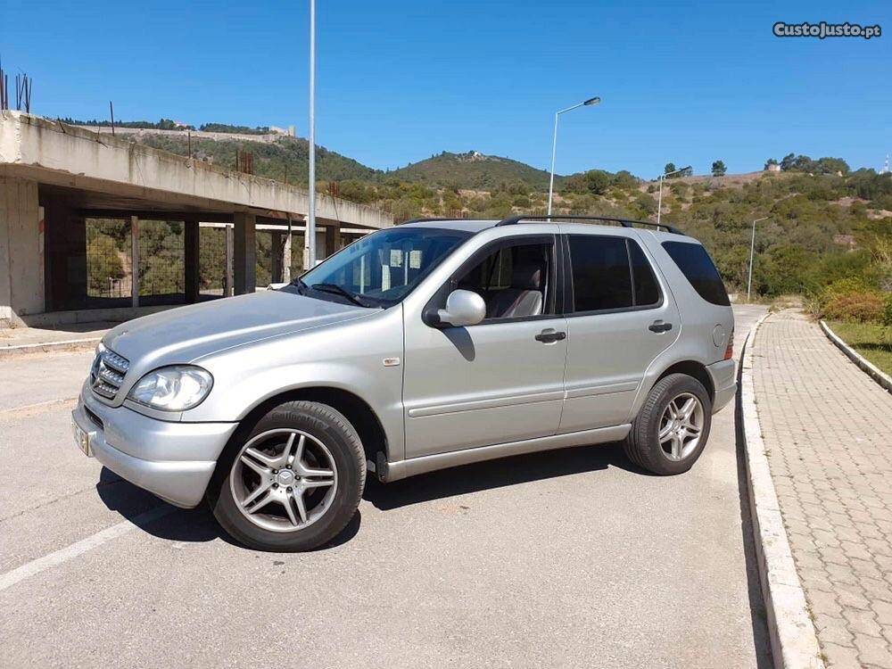 Mercedes-Benz ML 270 Jipe Abril/00 - à venda - Monovolume /