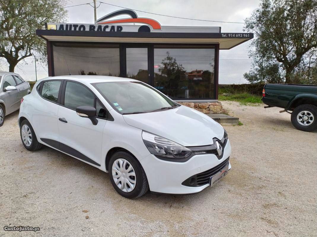 Renault Clio IVA dedutível AC Setembro/14 - à venda -