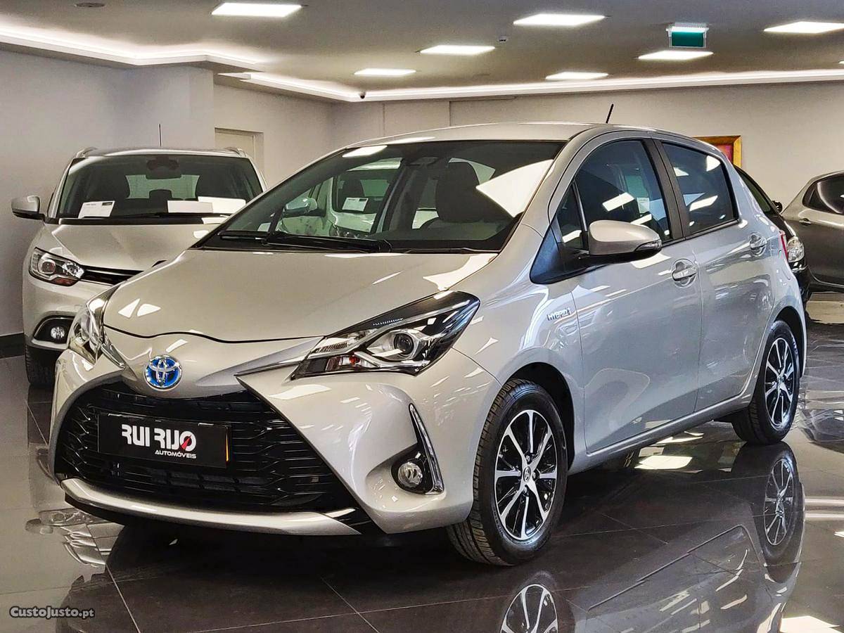 Toyota Yaris 1.5 Hybrid Comfort Outubro/18 - à venda -