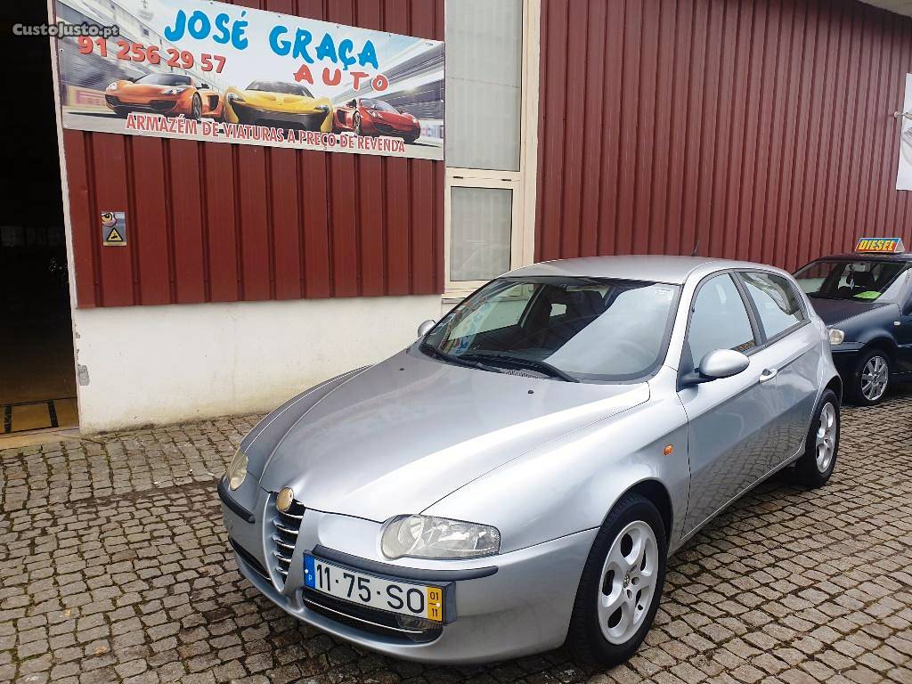 Alfa Romeo i 16v  Novembro/01 - à venda -