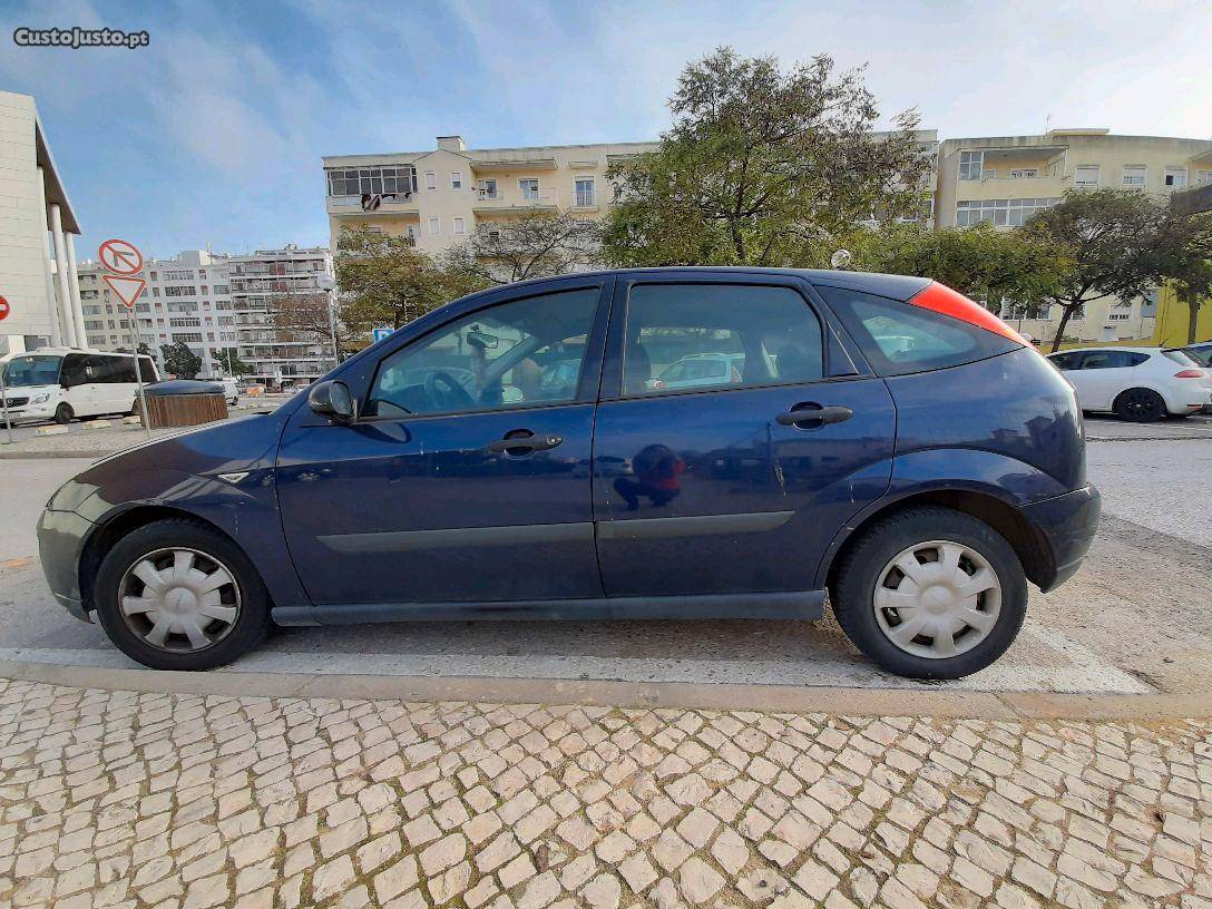 Ford Focus ligeiro Junho/99 - à venda - Ligeiros