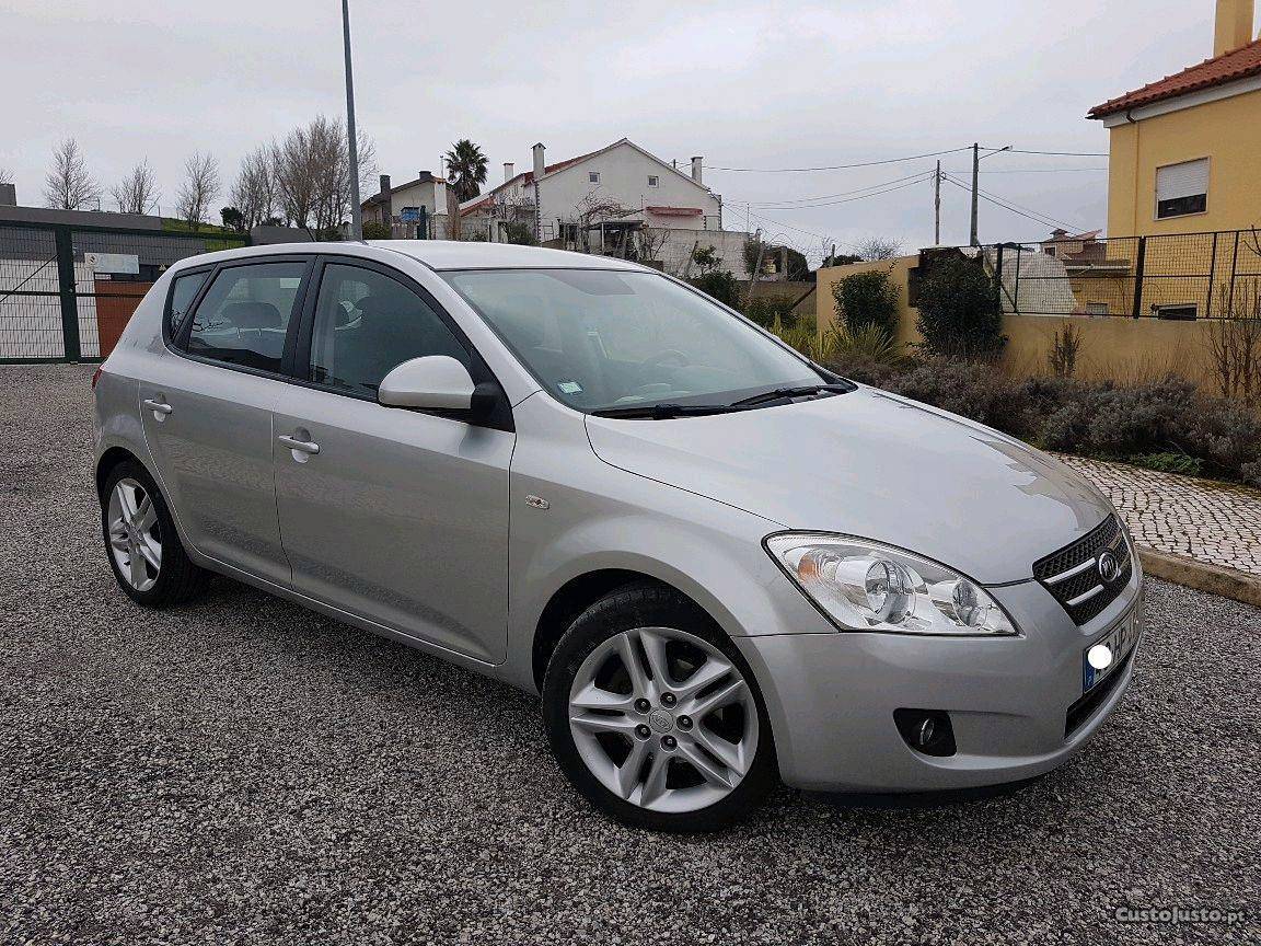 Kia Ceed km 1.6 CRDI Abril/09 - à venda - Ligeiros