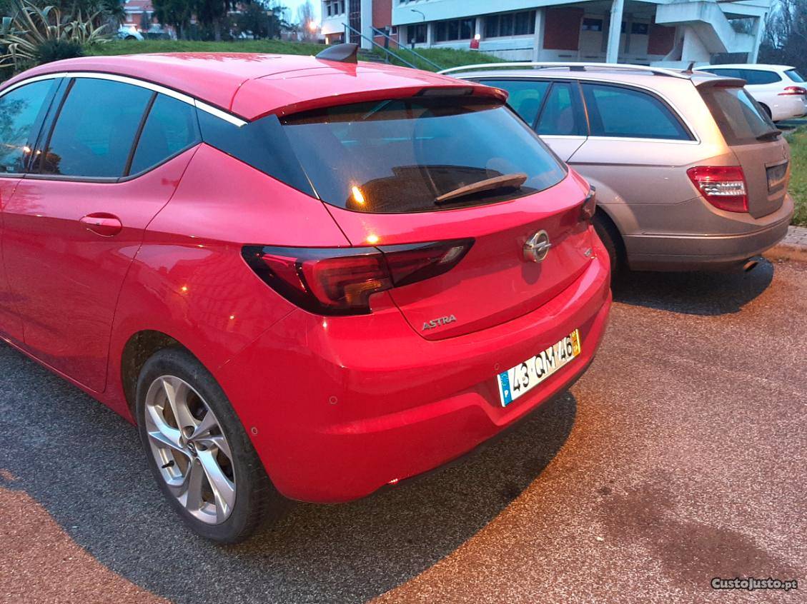 Opel Astra Inovattion k Outubro/15 - à venda - Ligeiros
