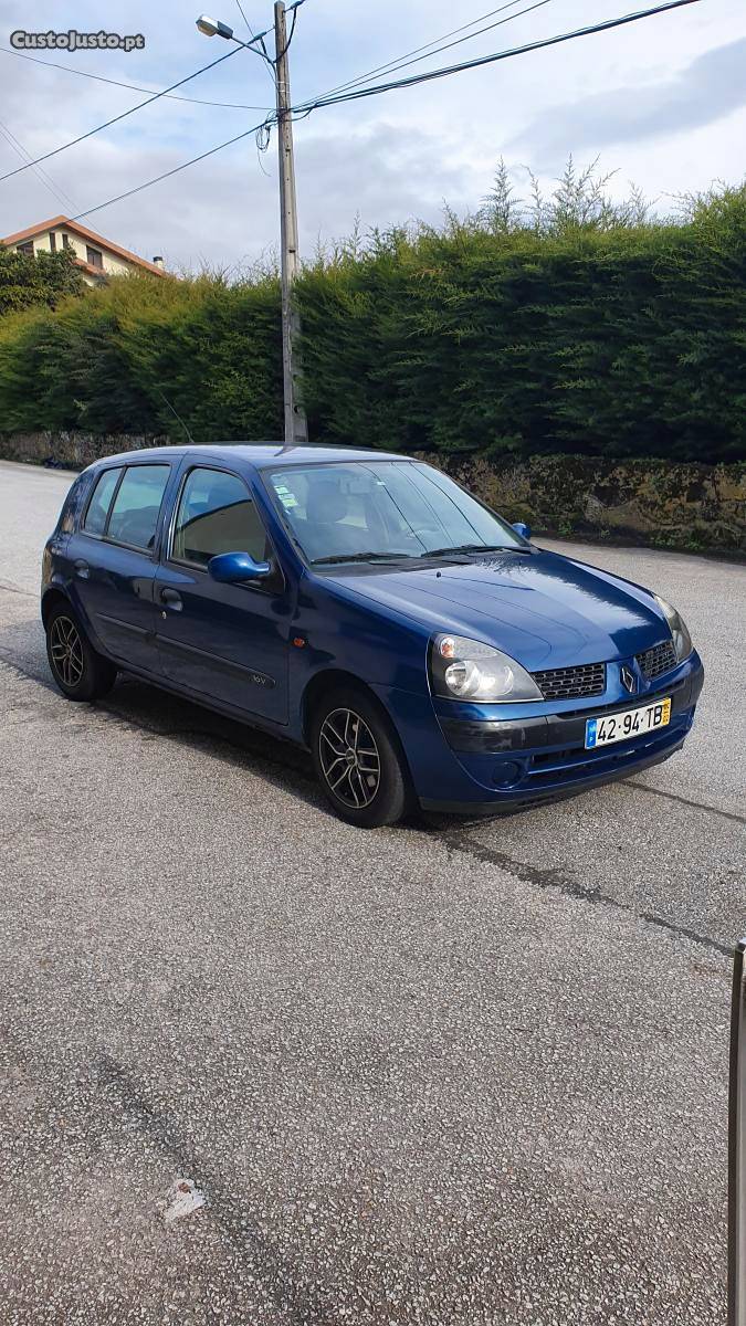 Renault Clio v impecável Fevereiro/02 - à venda -