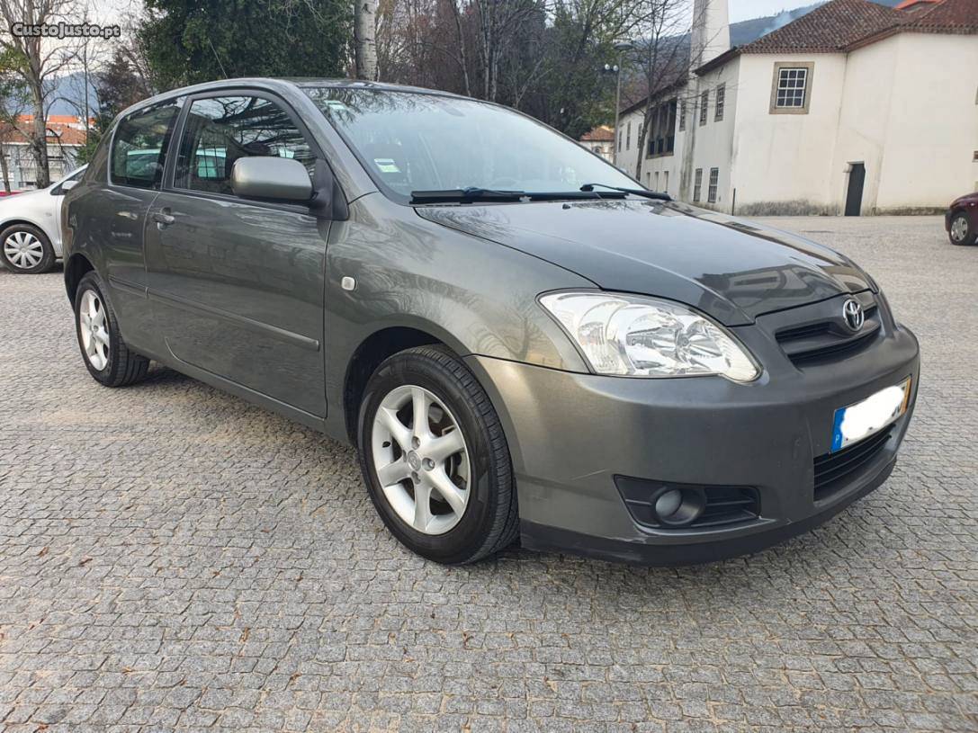 Toyota Corolla D4d 90cv Dezembro/06 - à venda - Comerciais