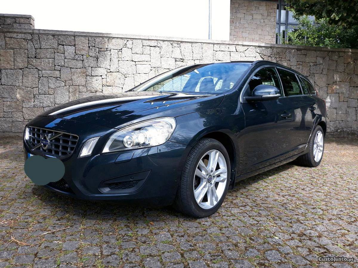 Volvo V60 D3 Momentum Novembro/11 - à venda - Ligeiros