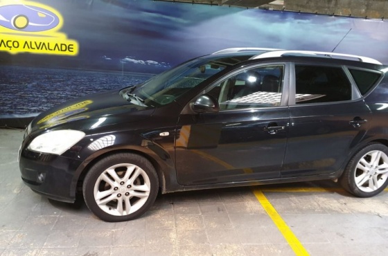 Kia Ceed SW 1.6 - ESPAÇO ALVALADE