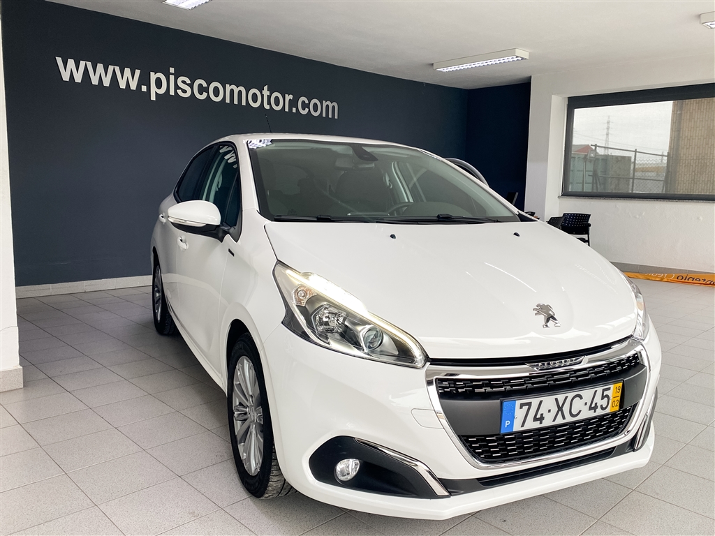  Peugeot 208 Signature