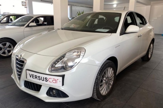 Alfa romeo Giulietta 1.4 Turbo Distinctive - VERSUSCAR