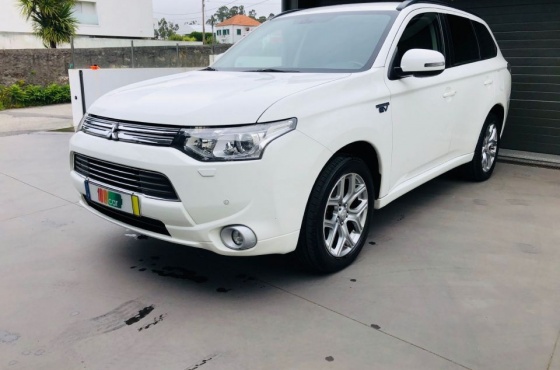 Mitsubishi Outlander EXECUTIVE - ExotikTroféu, Unipessoal,