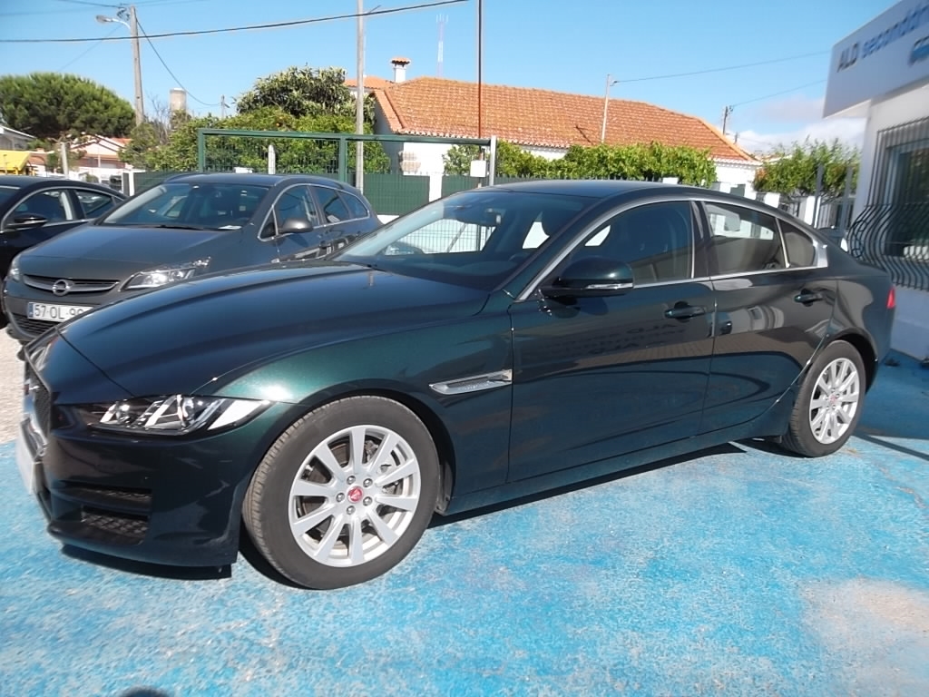  Jaguar XE 2.0 D Prestige Aut. (180cv) (4p)