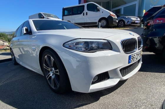 BMW 520 D Touring M - Famocar-Comércio de Automóveis, Lda.