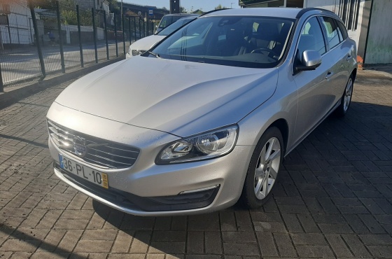 Volvo V60 D4 - Vila Cruz, Comércio Auto, Lda