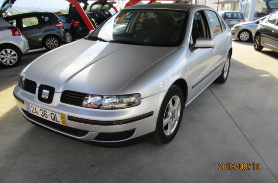 Seat Leon 1.4 Confort - Reino Automóvel Unipessoal, Lda