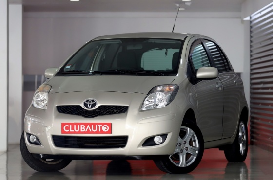 Toyota Yaris 1.0 VVT-I HIGHT PACK - C L U B A U T O