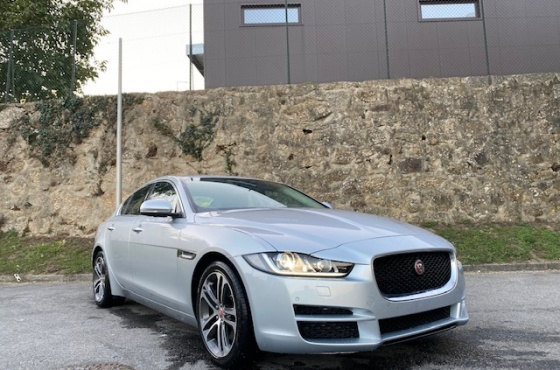Jaguar XE 2.0 D - Famocar-Comércio de Automóveis, Lda.