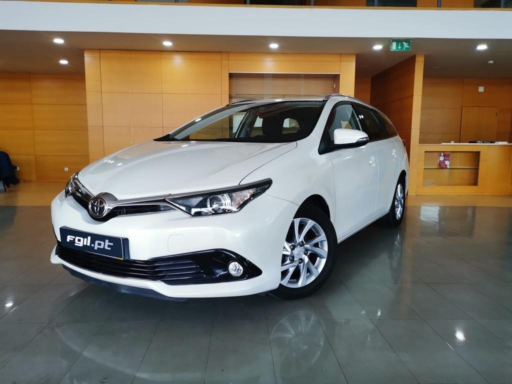  Toyota Auris TS 1.4 D-4D Comfort + Pack Techno