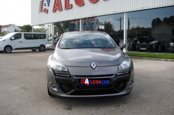 Renault Mégane Coupe 1.5DCI 2 Lugares - Edifício Alcoacar