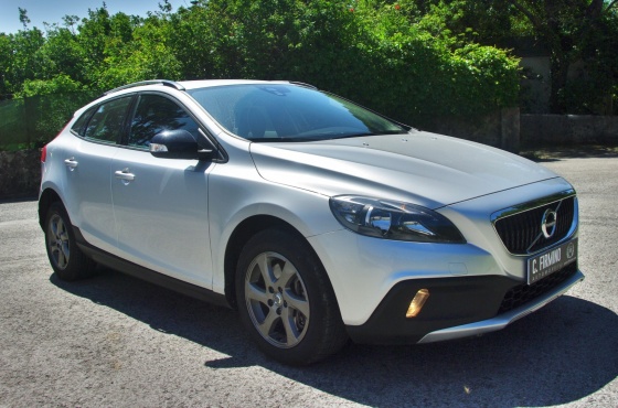 Volvo V40 Cross Country 2.0 D2 M6 Mommentum Navigator -