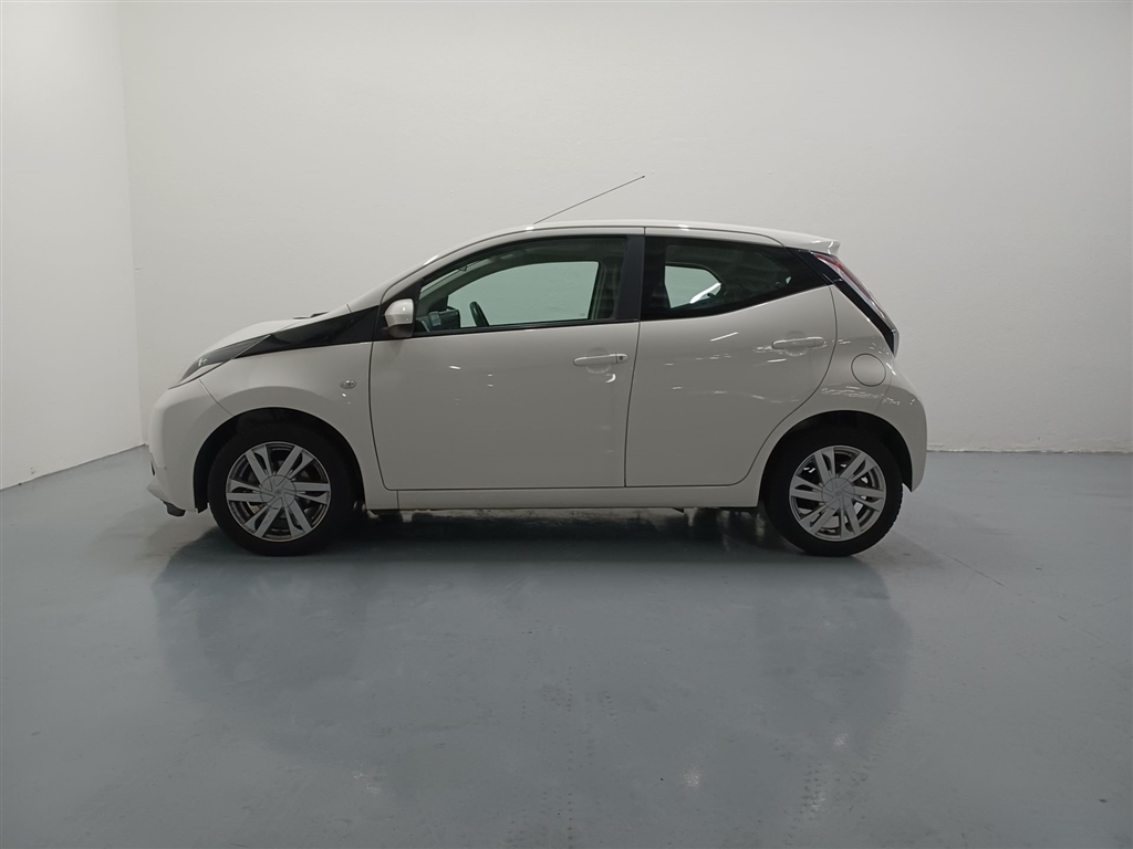 Toyota Aygo AYGO 5P 1.0 x-play plus MMT + x-touch