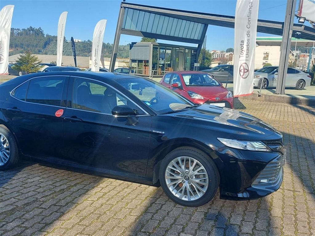  Toyota Camry 2.5 Hybrid Luxury