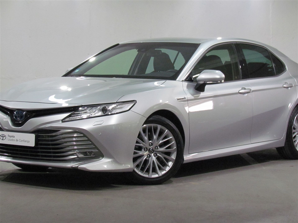  Toyota Camry 2.5 Hybrid Luxury