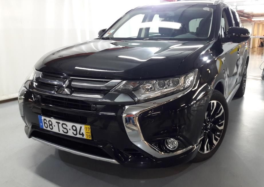  Mitsubishi Outlander 2.0 PHEV INSTYLE NAVI