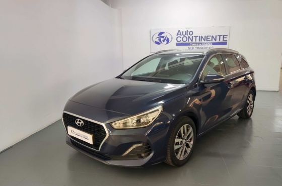 Hyundai i30 SW 1.6 CRDi Style - Auto Continente - Centro