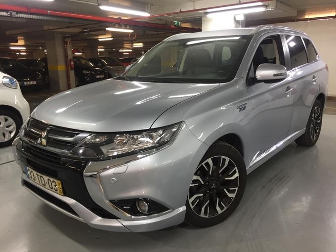  Mitsubishi Outlander 2.0 PHEV INSTYLE