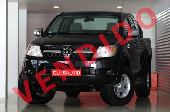Toyota Hilux 2.5 D-4D X-CAB 4WD (4 lugares) - C L U B A U T