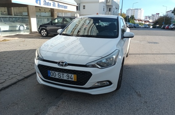 Hyundai i - Auto D. Henrique - Com. de Veiculos