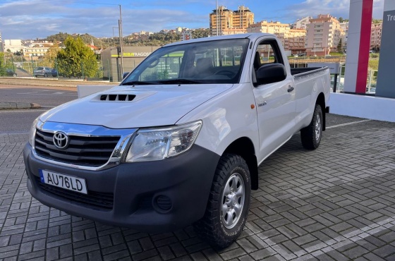 Toyota Hilux 2.5 D-4D 4WD CE AC - AutoGirar