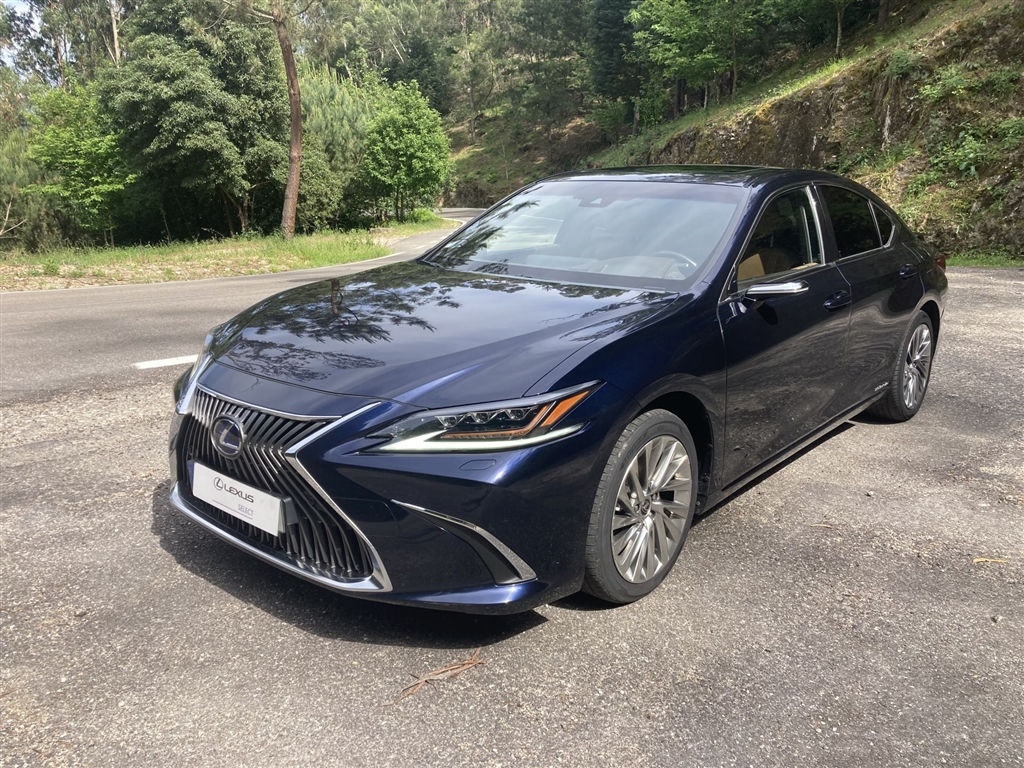  Lexus ES 300h Luxury Plus